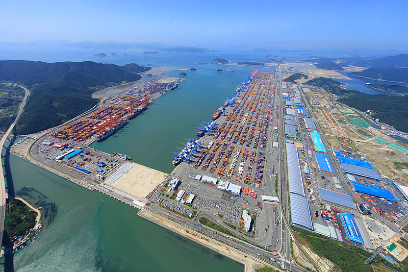 Полностью роботизированный портовый терминал появился в Корее 