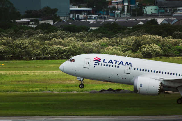 Изображение Самолет Latam Airlines