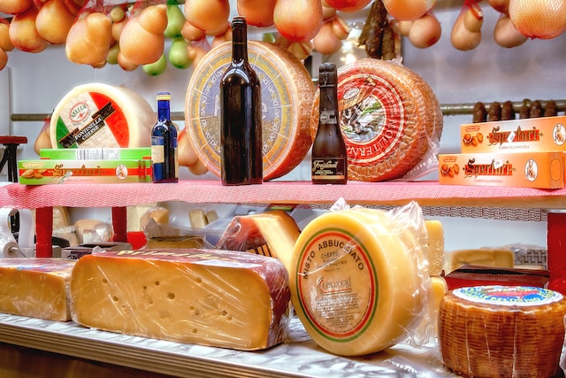 Сыр с плесенью, вино старое: новые технологии на страже свежести товаров в цепях поставок