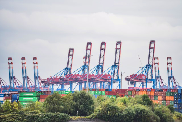 Maersk обратился за возмещением убытков от блокады Суэцкого канала